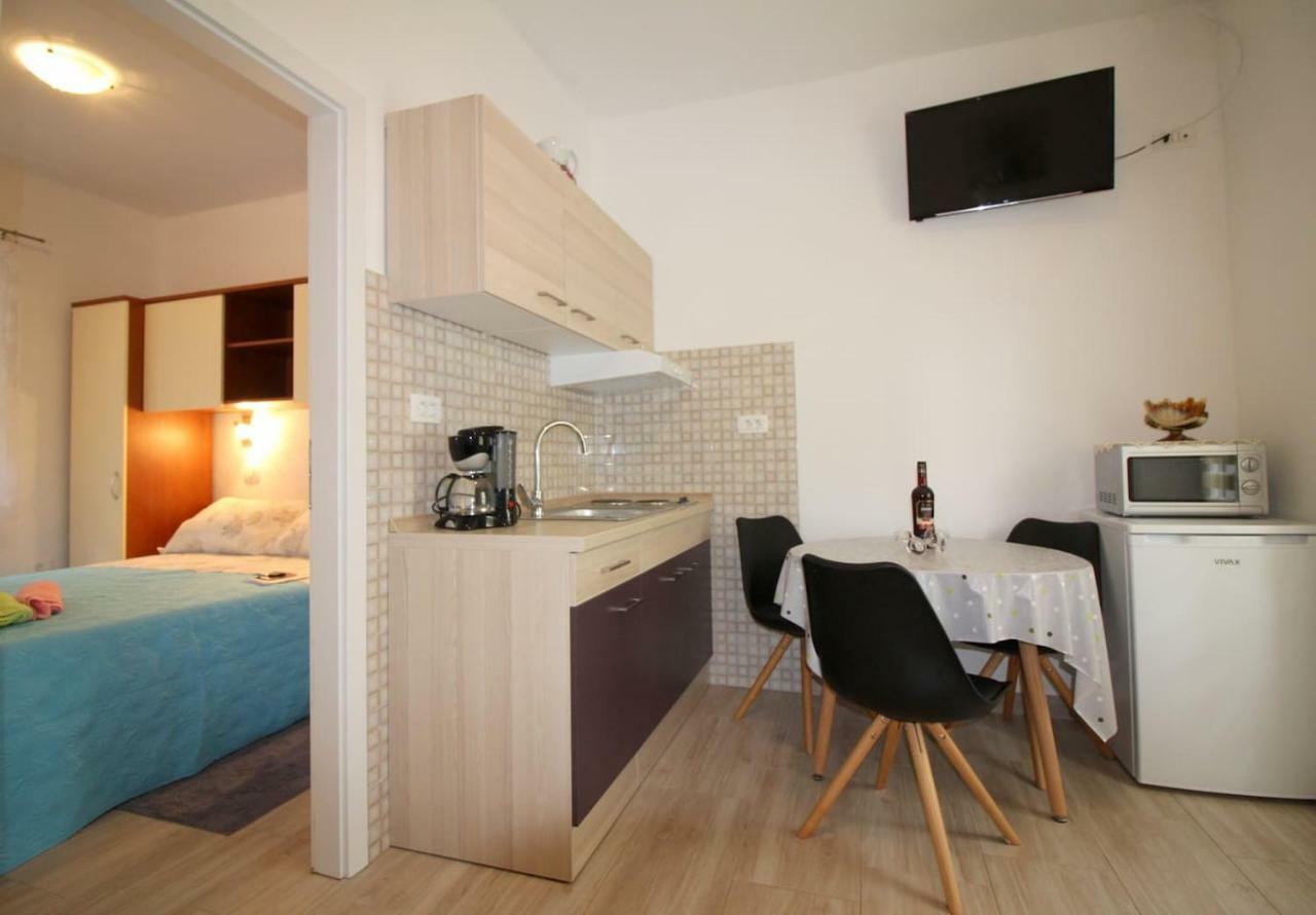 Apartment Noemi In City Center Porec Exterior photo