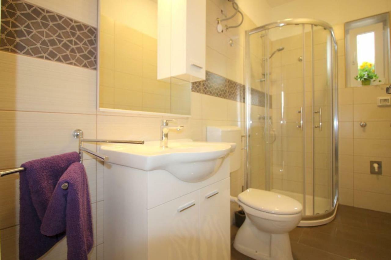 Apartment Noemi In City Center Porec Exterior photo