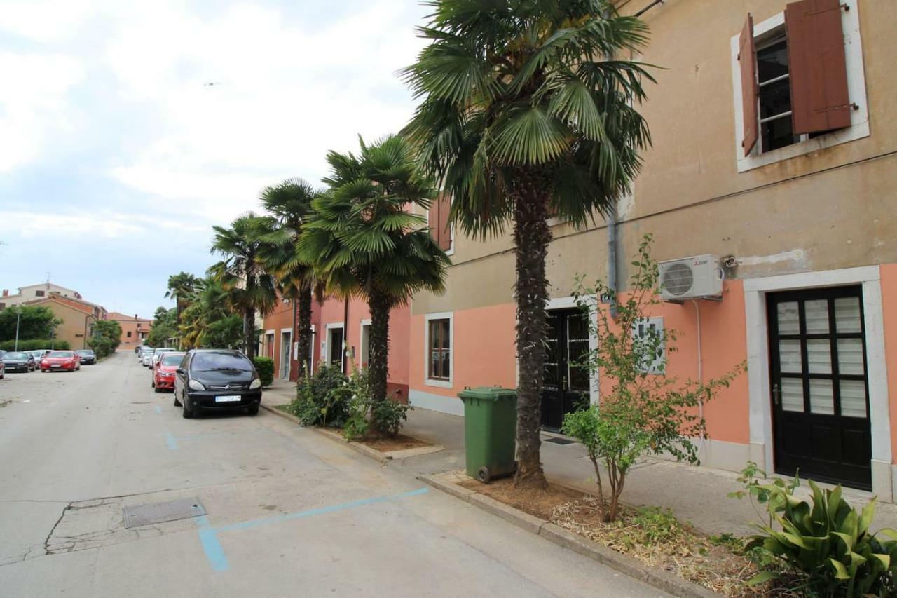 Apartment Noemi In City Center Porec Exterior photo