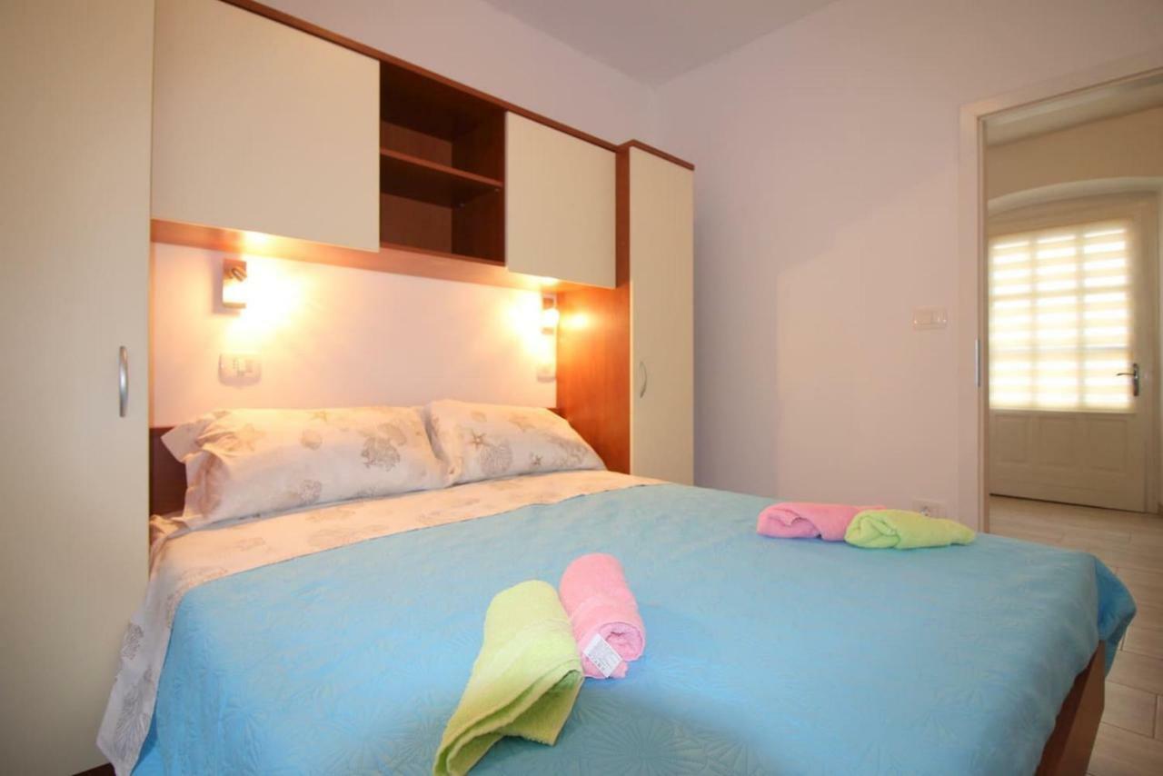 Apartment Noemi In City Center Porec Exterior photo