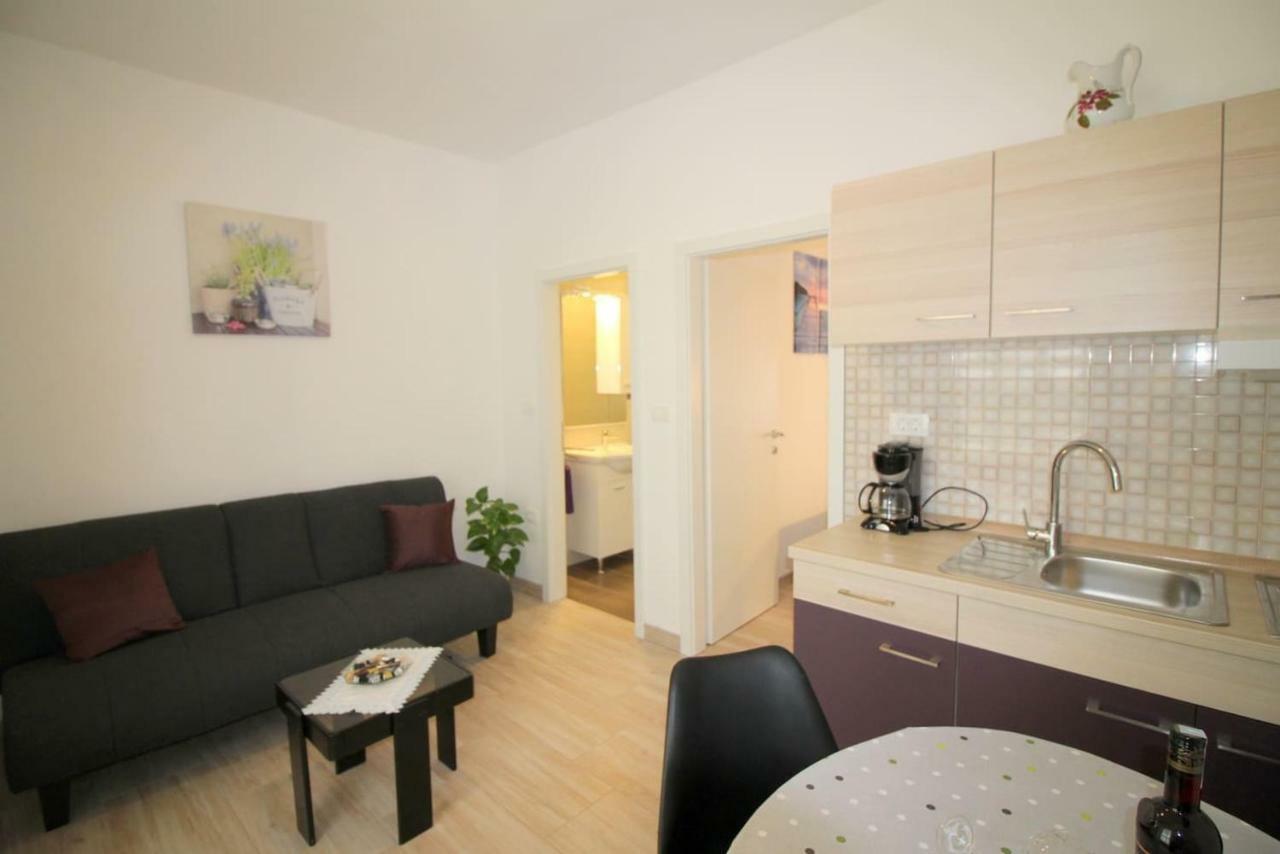 Apartment Noemi In City Center Porec Exterior photo