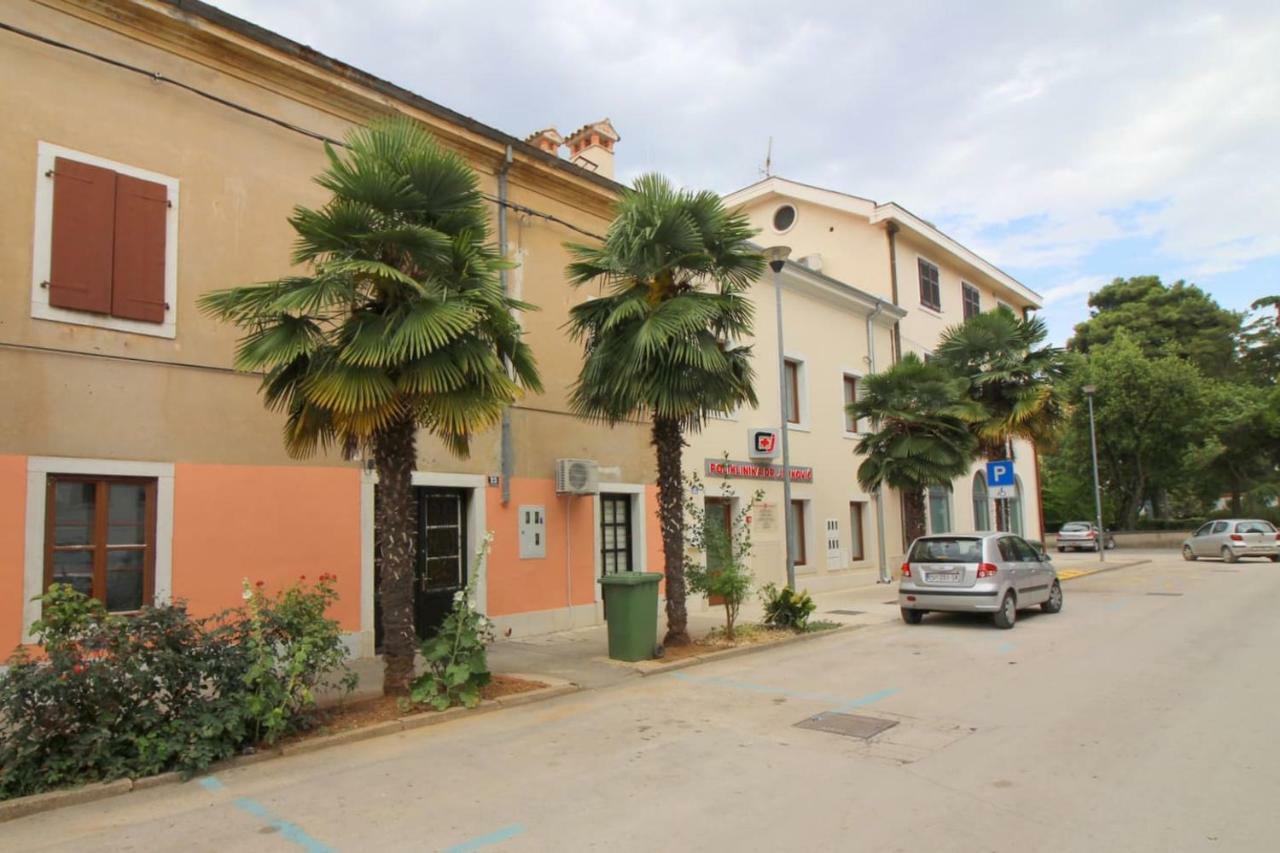 Apartment Noemi In City Center Porec Exterior photo